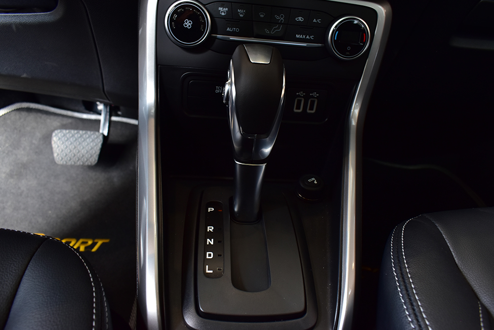 Dòng xe này có phiên bản số tự động 6 cấp. Dòng xe này có phiên bản số tự động 6 cấp.